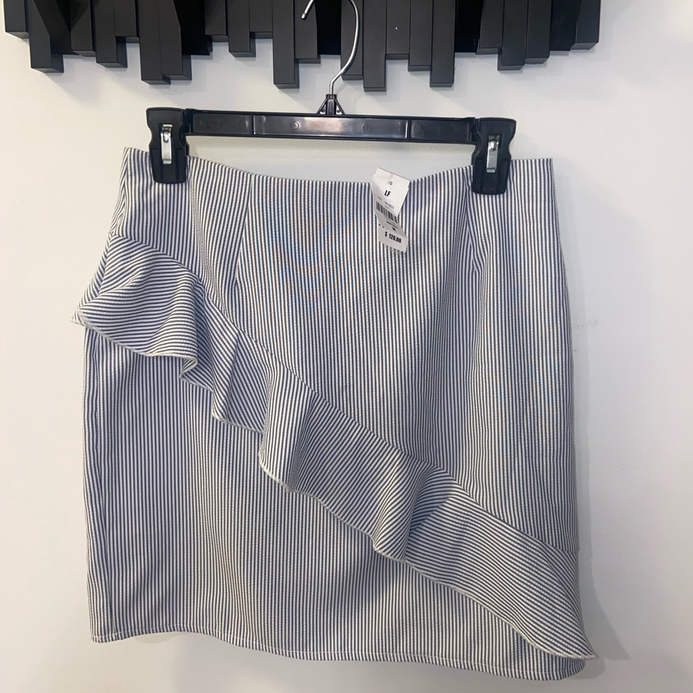 High waisted pinstripe mini skirt from LF. Size M